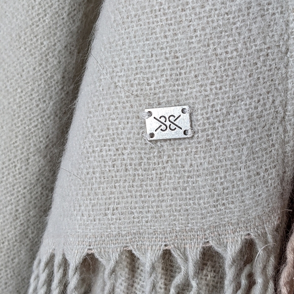 SOIA & KYO Blush Rose Pink Fringe Shawl Scarf Wrap Cardigan Blanket Poncho OS - Picture 8 of 16